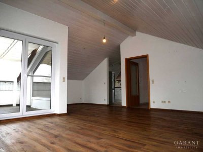 Dachgeschoss-Wohnung mit viel Charme und Loggia + Garage