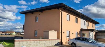 3-Zimmerwohnung mit Traumterrasse und zwei Parkplätzen in absoluter Ruhelage