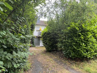�Bad Honnef-Selhof: Freistehendes EFH auf großem Grundstück – renovierungsbedürftig mit Potenzial