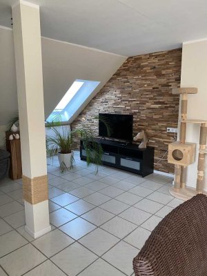 Helle schön geschnittene Dachgeschosswohnung