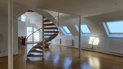 Modernisierte 5 Zimmer Wohnung auf zwei Etagen mit eigener Sauna