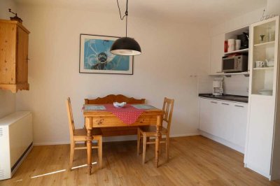 Gepflegte, teilmöblierte 2-Zimmer-Wohnung mit Balkon in Seenähe an Einzelperson