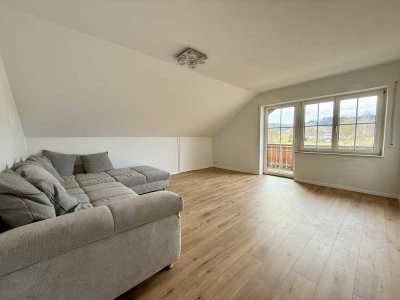 Hell & gepflegt! Neu renovierte 4-Zi-Whg mit Küche, Garage und großem Balkon in ruhiger Lage