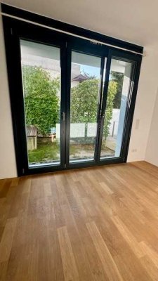 Stilvolle, gepflegte 5-Raum-Wohnung mit Garten, EBK und geh. Innenausstattung in München Hadern