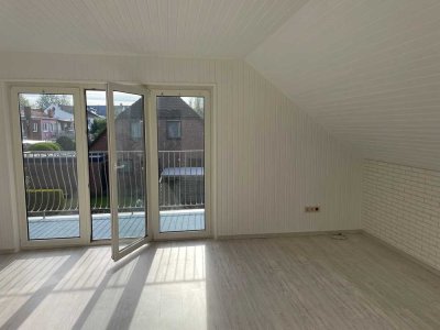 Sanierte Wohnung, 3 Zimmer, Balkon und EBK in Leer-Mitte