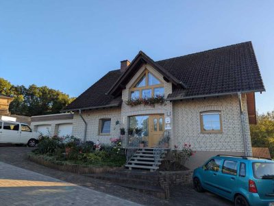 Geräumiges Einfamilienhaus mit Einliegerwohnung in Gemünden