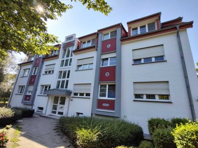 helle 3 Zimmer/Küche/Bad/Balkon  Dachgeschosswohnung an einer Spielstraße