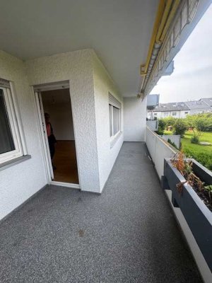 Gepflegte 3 Zimmer Wohnung im 1.OG mit EBK, Balkon sowie Stellplatz in Ehningen