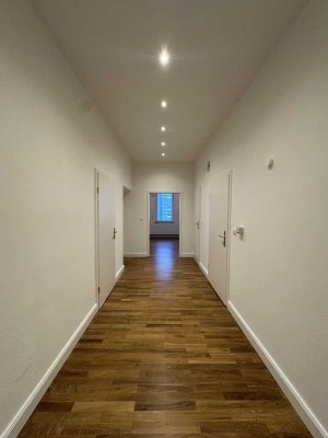 Erstbezug nach Sanierung – stilvolle 3,5-Zi-Altbauwohnung mit zwei Balkonen in der Bremer Neustadt
