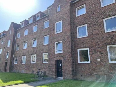 2,5 Zimmer Wohnung mit Wannenbad und EBK