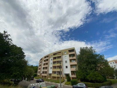 2- Raum mit Balkon ganz neu renoviert