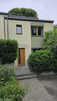 Idyllisch gelegenes Reihenendhaus mit wunderschönem Garten im Dresdner Norden zu vermieten