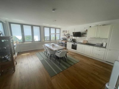 wunderschöne helle offene Wohnung in zentraler Lage mit direktem Domblick