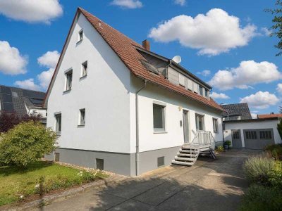 Ein Zuhause fürs Leben - Vielseitiges Zweifamilienhaus in familienfreundlicher Lage