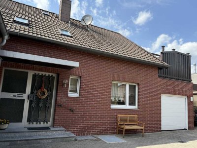 Gemütliche, gepflegte 4-Z.-DG-Wohnung mit großer Dachterrasse u. Carpot in ländlicher Ortslage