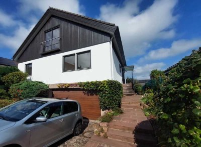 1 - 1,5 Einfamilienhaus mit Doppelgarage in Malsch-Völkersbach