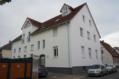 Attraktive 2,5-Zimmer-DG-Wohnung mit Balkon und EBK in St. Leon-Rot