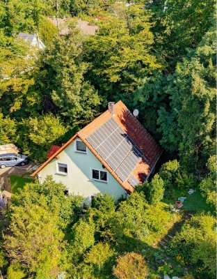 Charmantes Einfamilienhaus, ruhig gelegen, mit idyllischem Garten und gemütlicher Erdterrasse