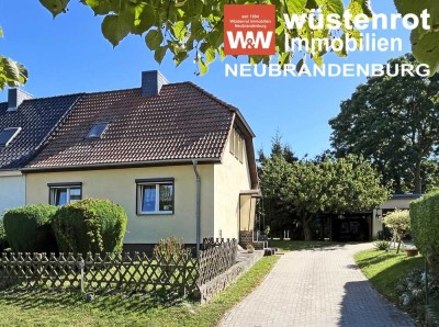 MODERNISERTE HAUSHÄLFTE MIT AUSBAURESERVE AUF GROSSEM GRUNDSTÜCK MIT GARAGE + CARPORT + STALL