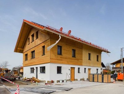 schöne, moderne Landhaus-Neubau Doppelhaushälfte bei Bad Tölz