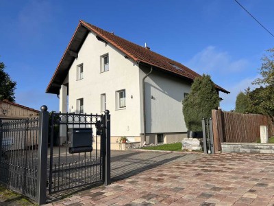 Kernsaniertes Einfamilienhaus mit hochwertiger Ausstattung & großem Carport in Toplage zw. EF u. GTH