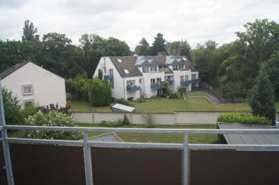 Gemütliche DG-Wohnung mit Balkon und Einbauküche in Bonn