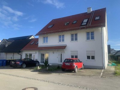 Stilvolle 4-Zimmer-Wohnung mit gehobener Ausstattung und Terasse  und EBK in Schmiechen