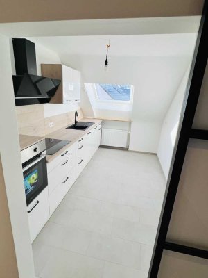 WOHLFÜHLEN NACH NEUBEZUG! 3 Zimmer, EBK,TLB uvm