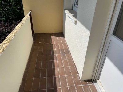 **Helle Wohnung mit Balkon**