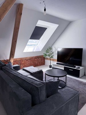 Helle kernsanierte 2-Zimmer-Dachgeschosswohnung mit moderner Ausstattung