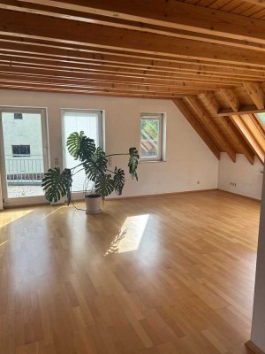 Modernisierte 3,5-Raum-Wohnung mit Balkon und Einbauküche in Weilheim