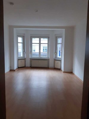 Gemütliche 3-Raum-EG-Wohnung mit Balkon und Gartenabteil* in Stadtfeld-Ost