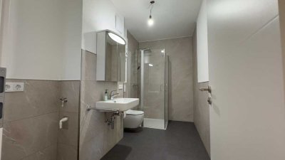 Erstbezug nach Kernsanierung -Stilvolle 2-Zimmer-Wohnung mit Balkon und Aufzug