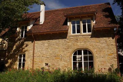 Außergewöhnliche Loft-Scheune, 2,5 Zi, Wintergarten in ruhiger Lage mit potenzieller Praxisnutzung