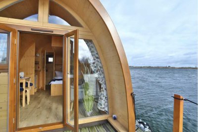 Traumhafte kleine Hausboote zum Verkauf: Ihr neues Leben auf dem Wasser!