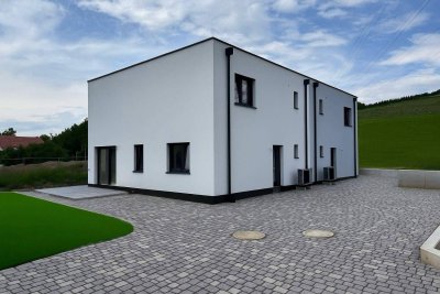 Neubau-Doppelhaus-Hälfte mit 4 Schlafzimmern!