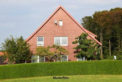Luxuriöses Einfamilienhaus, mit Schwimmhalle und Doppelgarage +