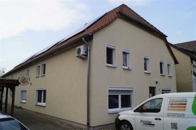 reduziert - Kapitalanlage: 3er-Mehrfamilienhaus mit Garage, Carport und Stellplätzen
