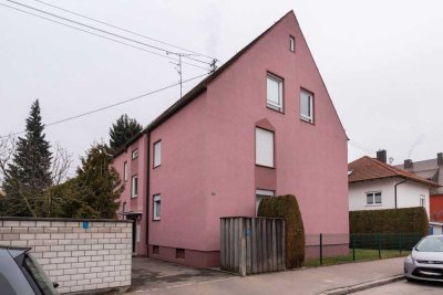 Freundliche 2-Zimmer-DG-Wohnung mit EBK in Augsburg