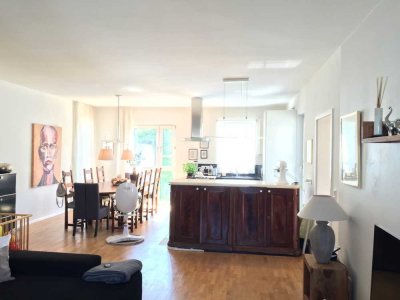 3-Zimmer-Penthouse Wohnung mit Einbauküche und Dachterrasse Nähe Schlosspark