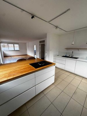 exklusive 6 Zimmer Penthousewohnung mit Einbauküche und 2 Dachterrassen ab sofort zu vermieten