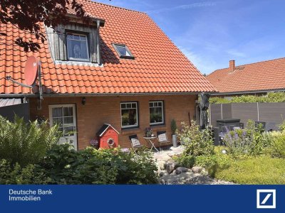+++ OSTsee um die Ecke! - Moderne Haushälfte in bester Lage +++