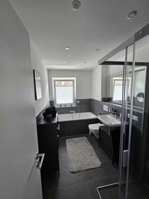 Schöne und neuwertige 3-Raum-Wohnung mit gehobener Innenausstattung mit Einbauküche in Landau