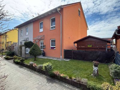 RESERVIERT ! Doppelhaushälfte mit 5 Zimmern, Werkstatt und Doppelcarport in Toplage