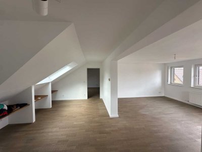 Helle, voll renovierte 3 Zimmerwohnung in Bestlage mit Blick auf die Basilika und den Spessart.