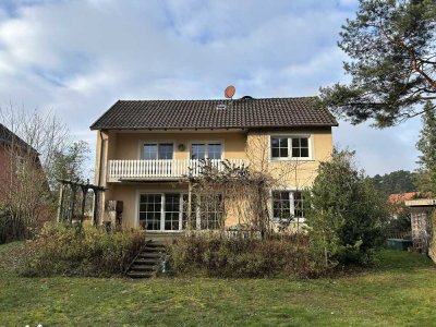 Freistehendes Einfamilienhaus mit Vollkeller und großen Garten