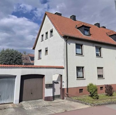 Achtung Kapitalanleger! Haus mit 2 freien Wohnungen und schönem Garten  zentral in Oberursel