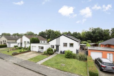 Freistehendes teilmodernisiertes Einfamilienhaus auf großem Grundstück mit PV-Anlage und Speicher