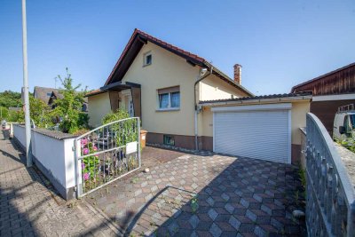Urlaubsfeeling! Haus mit Wintergarten, riesiger Schwimm- und Fitnesshalle in Neuenhasslau!