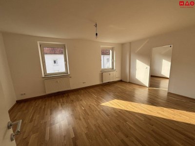 Exklusive Luxus-Singlewohnung in Steyr-Münichholz: frisch saniert, hochwertig ausgestattet, lichtdurchflutete Wohnräume und herrlicher Grünblick – inklusive Abstellraum, der sich ideal als Ankleidezimmer nutzen lässt!